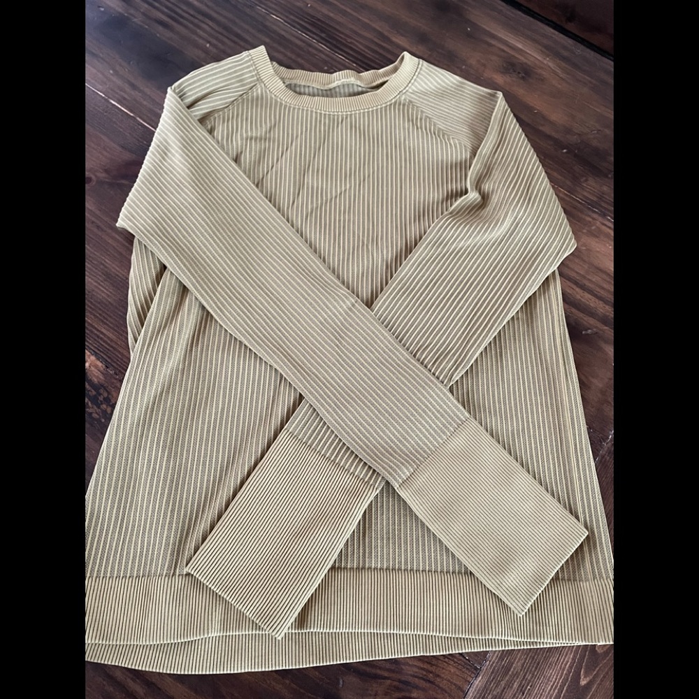Lululemon long sleeved ribbed tech shirt